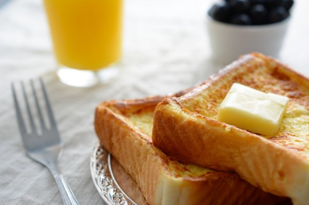 butter on toast fork orange juice pop up toasters breakfast
